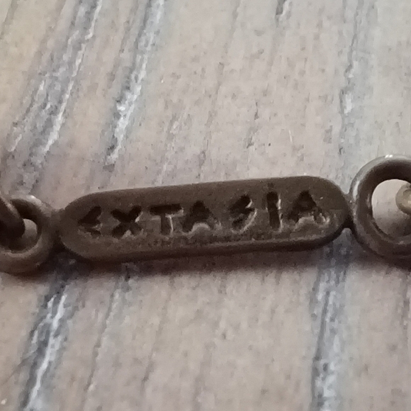 Extasia Seafoam Green Intaglio Cameo Necklace with Pearl's & Semipreciou… - Picture 6 of 12